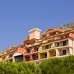 Baia Taormina & فورتْسا داغْرو