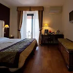 Baia Taormina & فندق