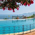 فندق Baia Taormina & 4*
