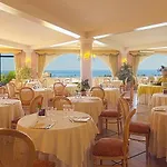 Baia Taormina & 4*