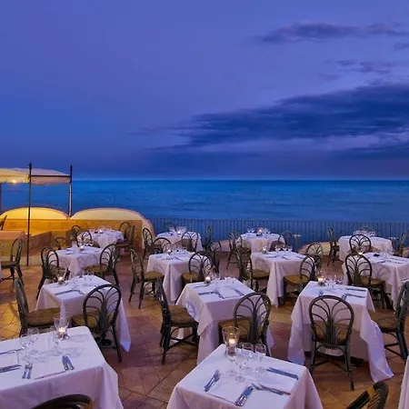 Baia Taormina & Отель