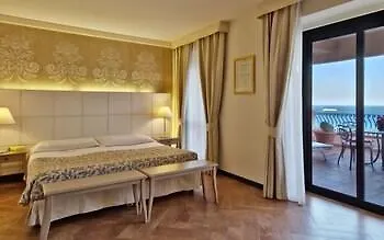 Baia Taormina & Hotel 4*