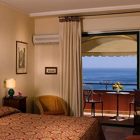 Baia Taormina & Hotel