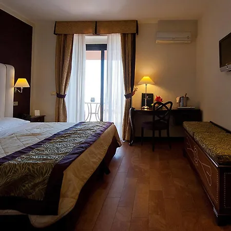 Baia Taormina & Hotel