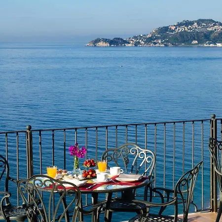 Baia Taormina & Hotel 4*