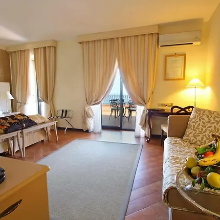 Baia Taormina & 4*