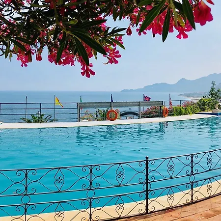 Hotel Baia Taormina & 4*