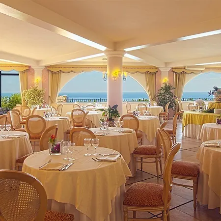 Baia Taormina & 4*